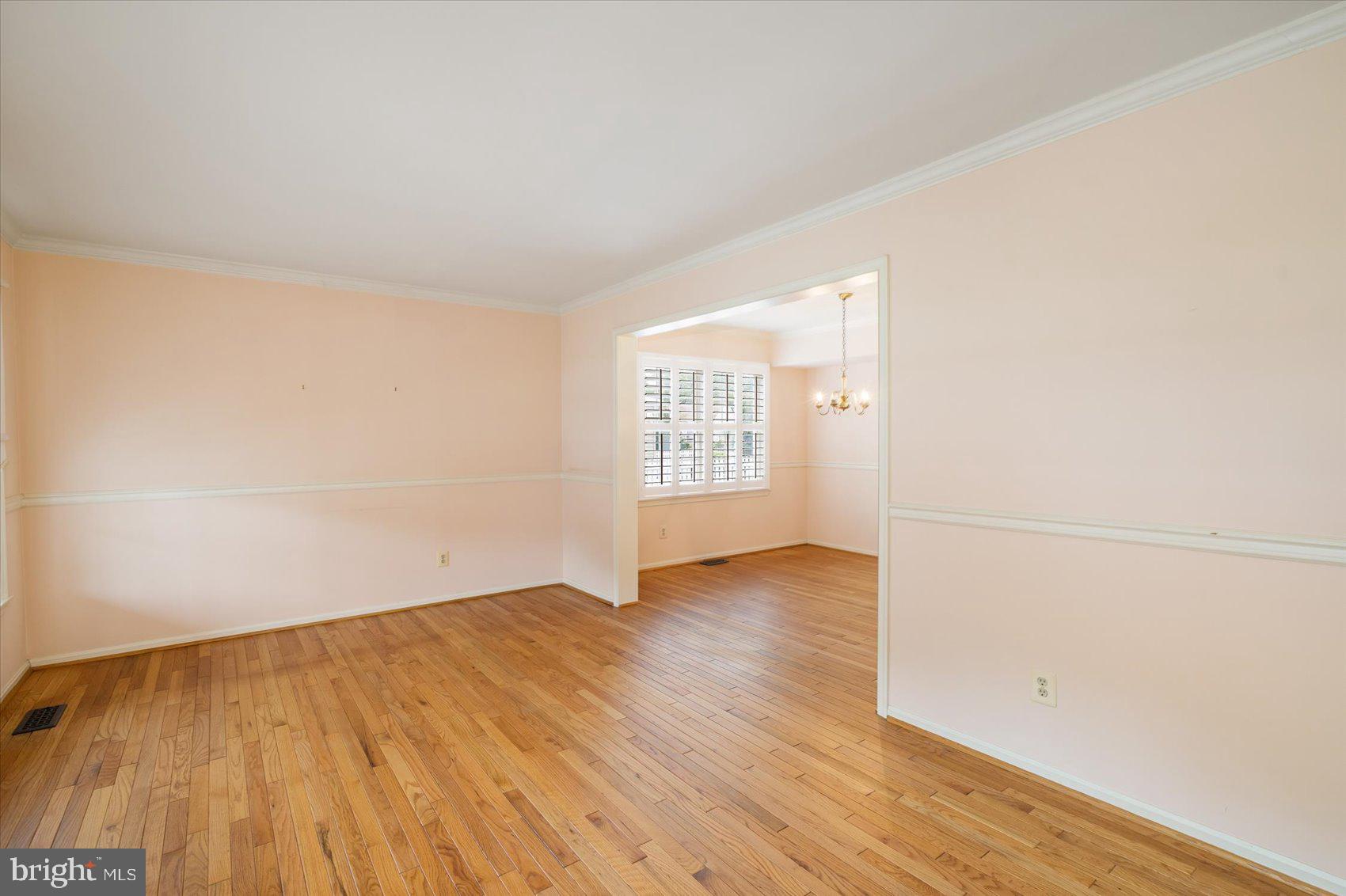 9020 Fieldchat Road Baltimore, MD 21236 - Photo 5 of 40 Living Room