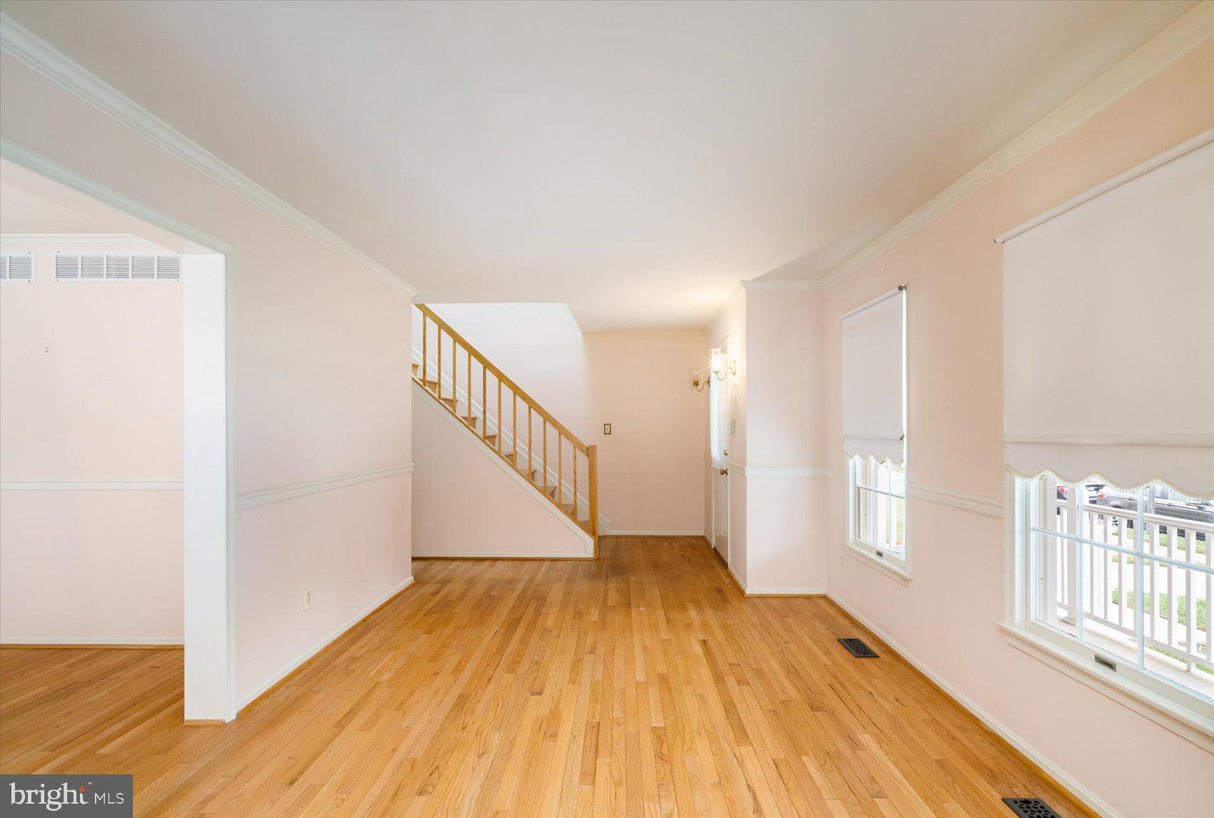 9020 Fieldchat Road Baltimore, MD 21236 - Photo 6 of 40 Living Room