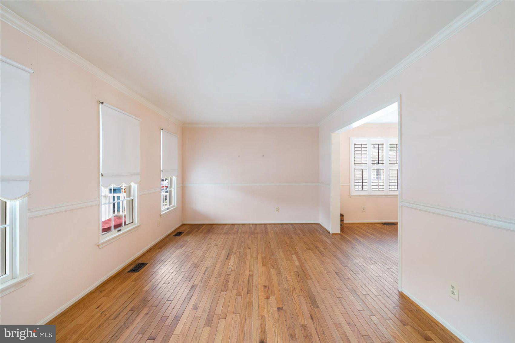 9020 Fieldchat Road Baltimore, MD 21236 - Photo 7 of 40 Living Room