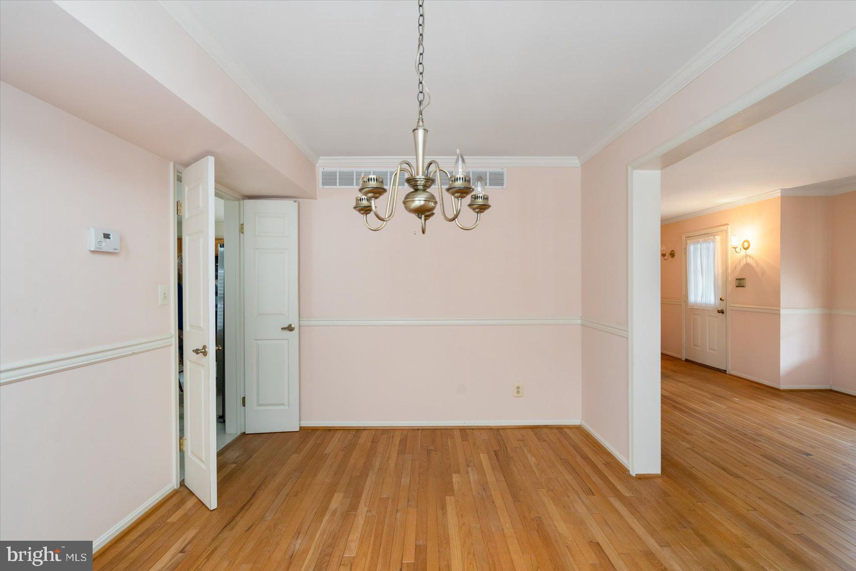 9020 Fieldchat Road Baltimore, MD 21236 - Photo 10 of 40 Living Room