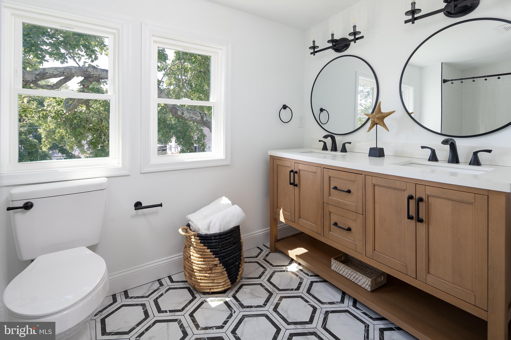 6720 Barrett Road Falls Church, VA 22042 - Photo 3 of 49 WOW! SPECTACTULAR PRIMARY BATH