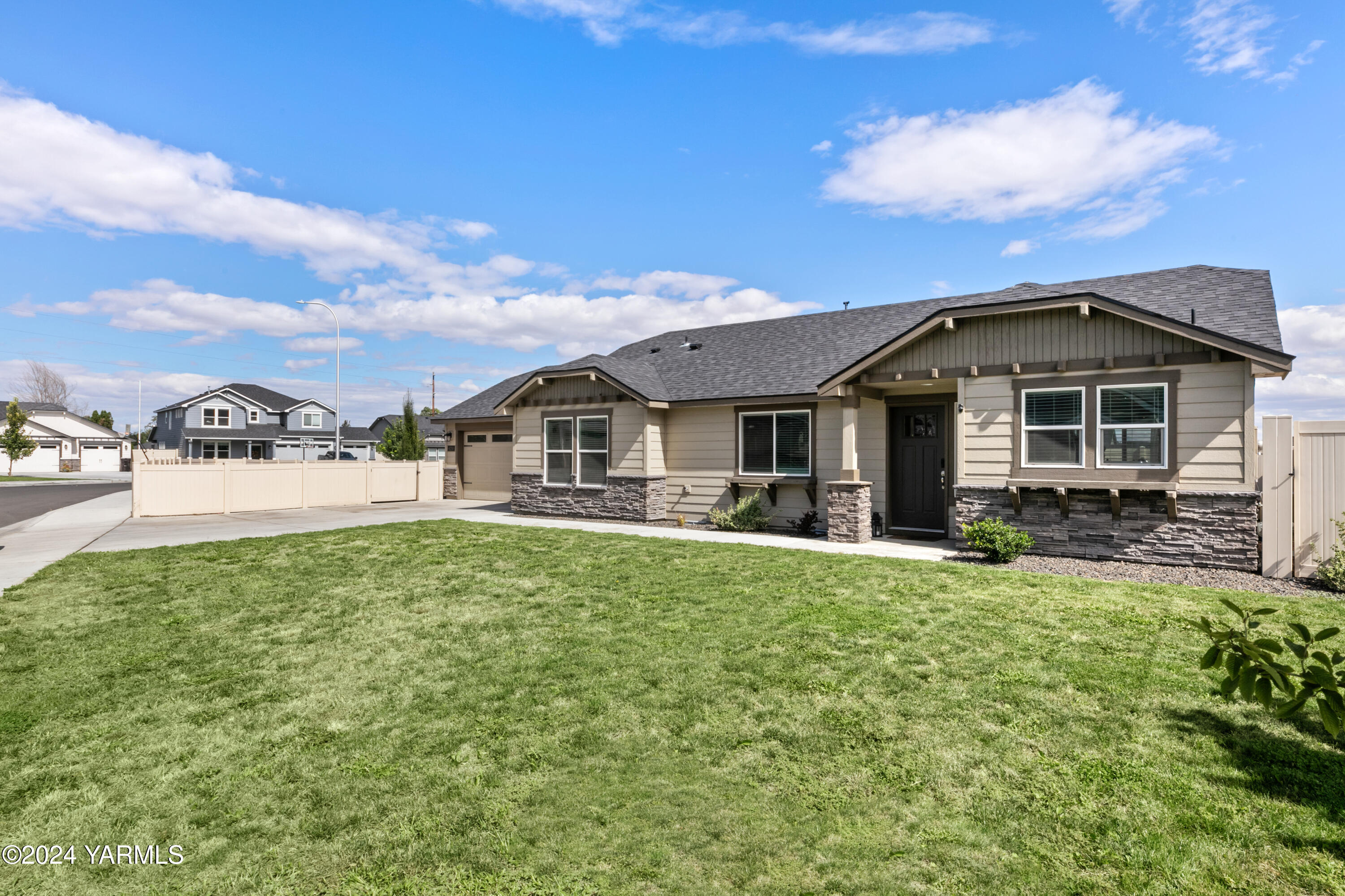 6210 Cottonwood Road Yakima, WA 98903 - Photo 2 of 18 a front view of a house with a yard