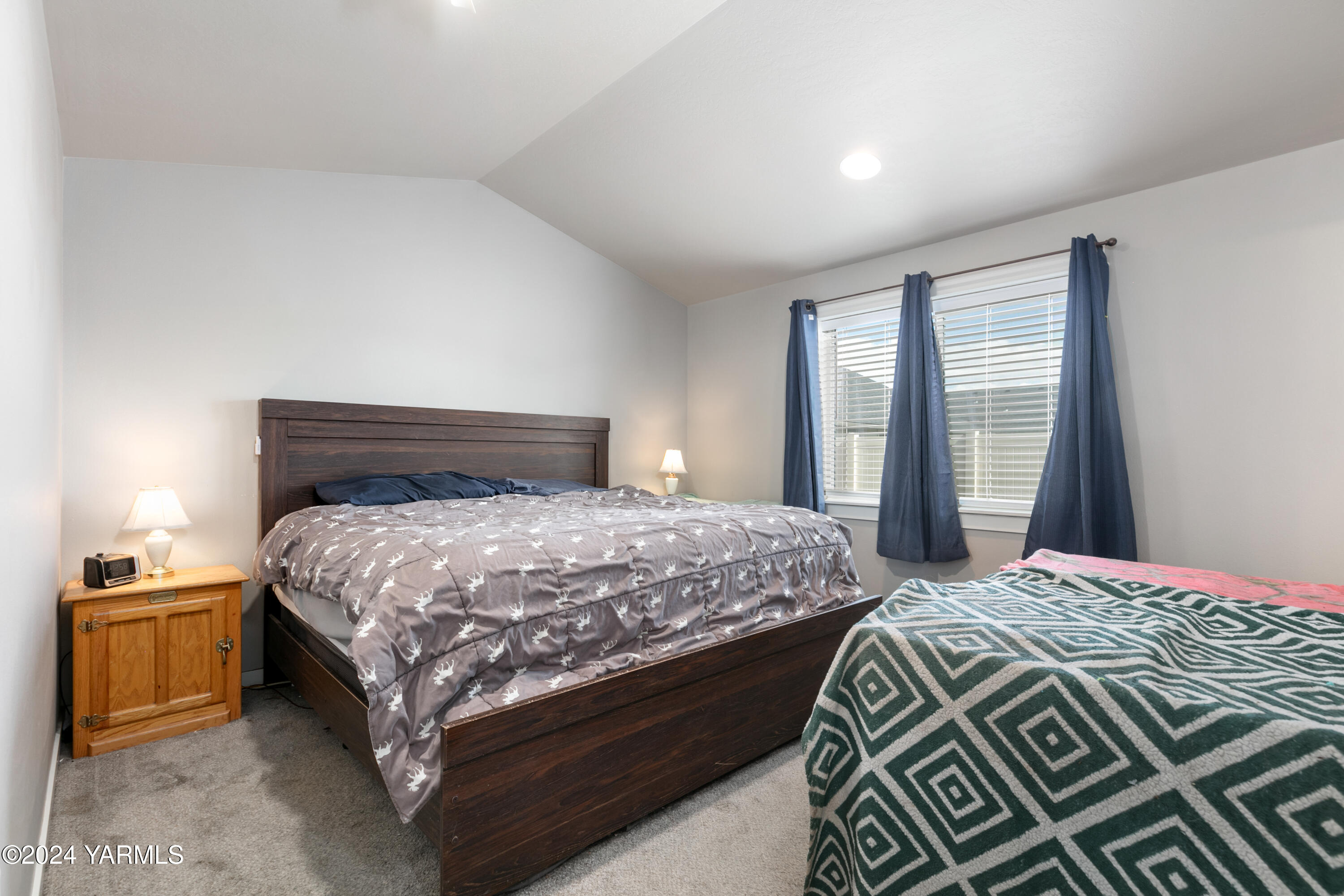 6210 Cottonwood Road Yakima, WA 98903 - Photo 9 of 18 a bedroom with a bed and window