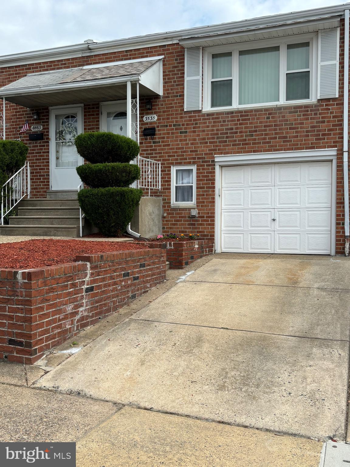 3535 Oakhill Road Philadelphia, PA 19154 - Photo 1 of 48 Gallery Image 1