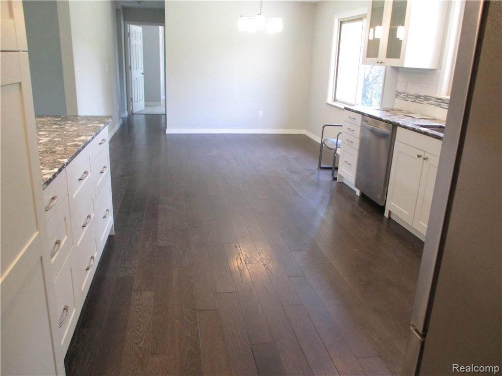 16017 Cavanaugh Lake Road Chelsea, MI 48118 - Photo 7 of 27 Kitchen