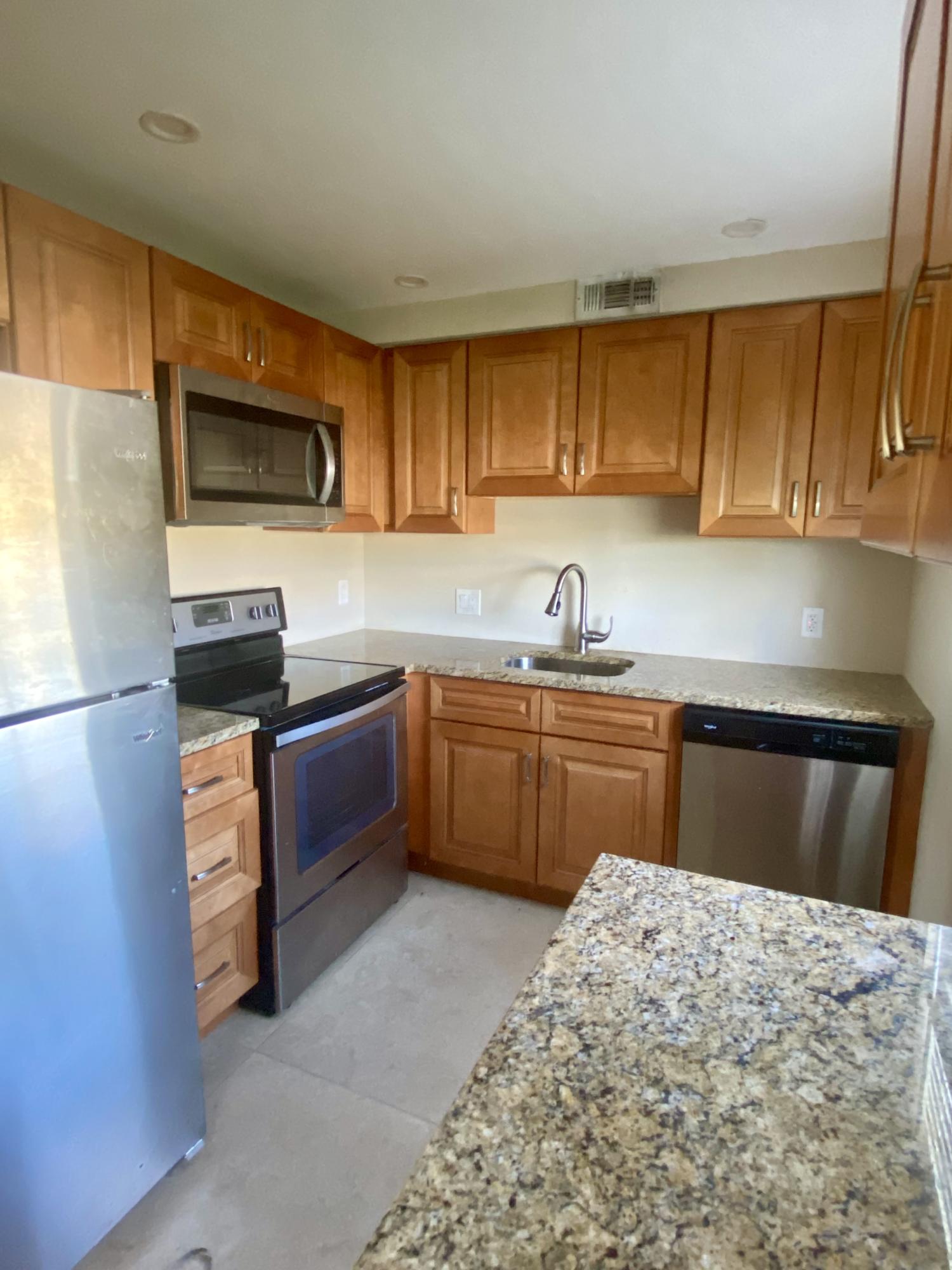 476 Fanshaw L Boca Raton, FL 33434 - Photo 4 of 23 D9A3C64C-6BA0-4B73-9FB4-DBD352088EB3