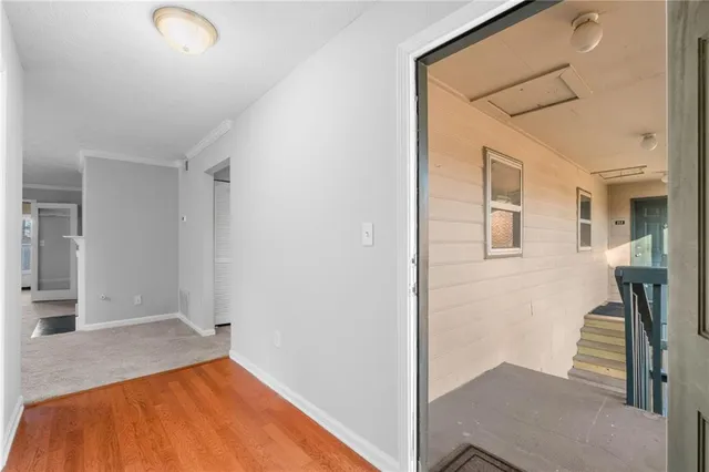 a view of livingroom with furniture