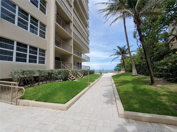 $3,100 | 1021 Hillsboro Mile, Unit G2, Hillsboro Beach, FL 33064
