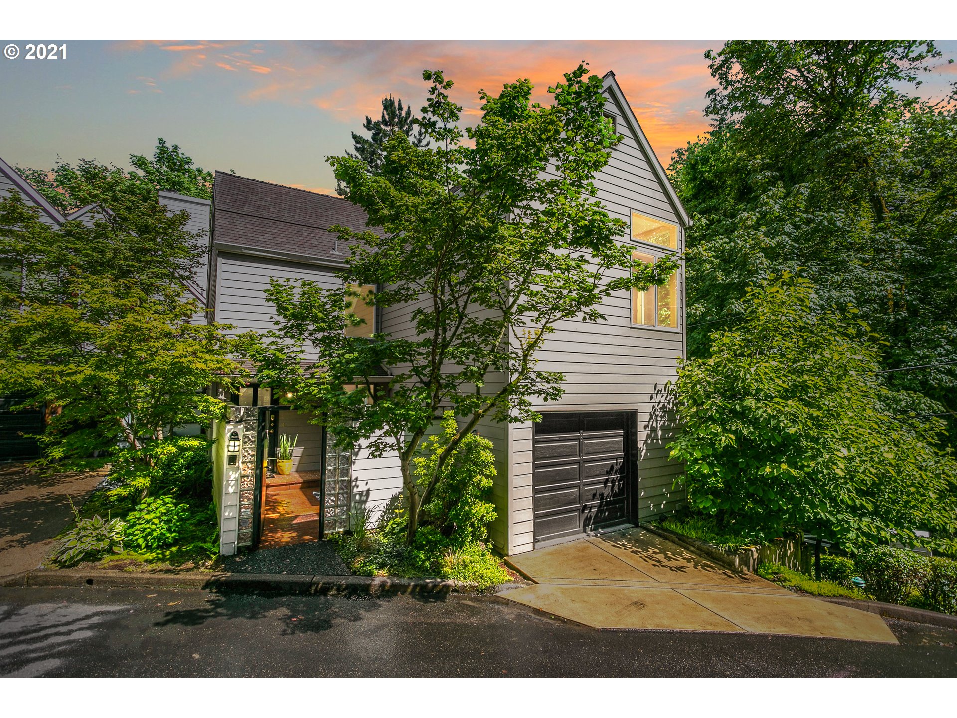 3804 Southwest Condor Lane Portland, OR 97239 - Photo 1 of 29 Gallery Image 1