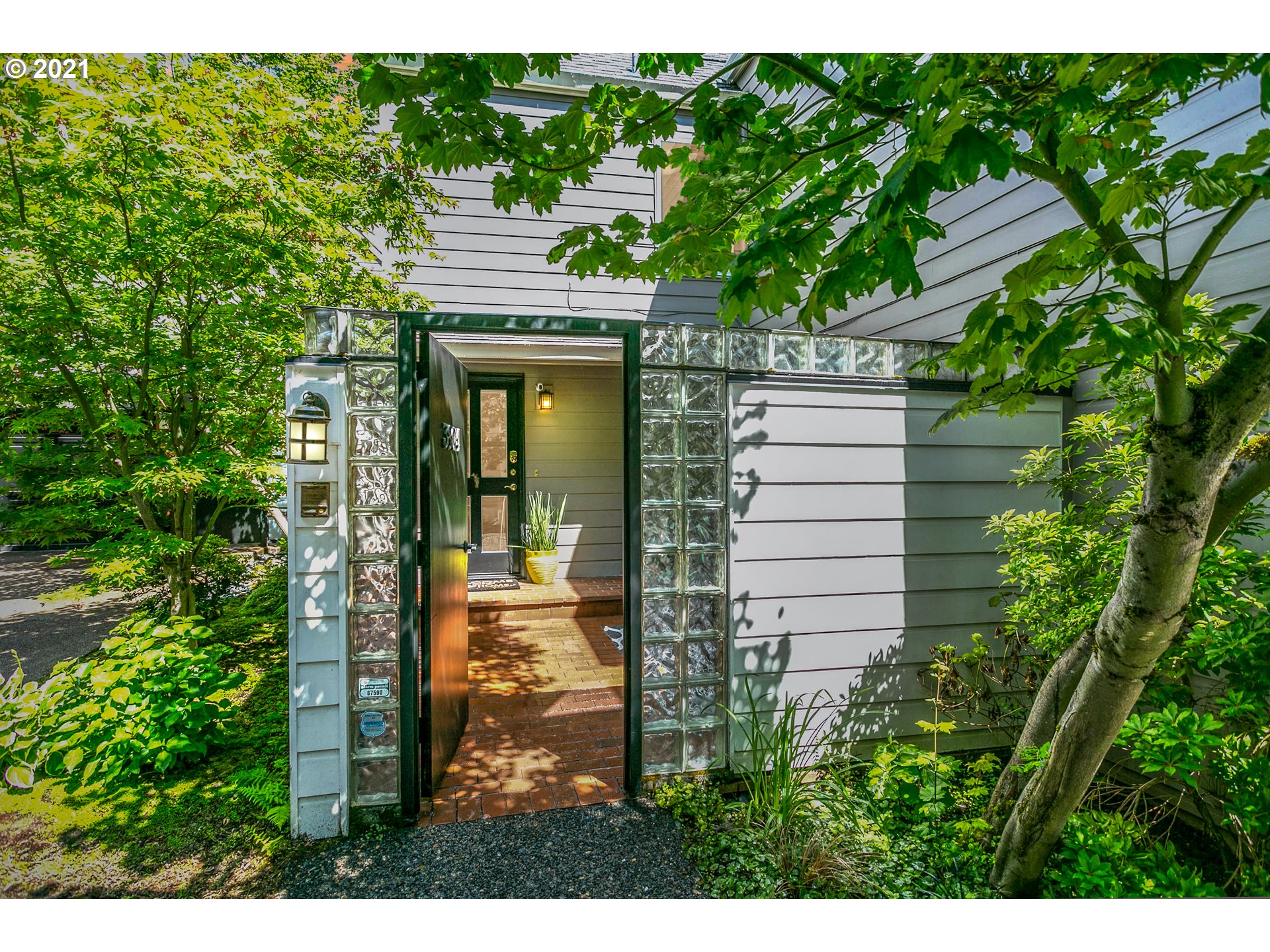 3804 Southwest Condor Lane Portland, OR 97239 - Photo 2 of 29 Gallery Image 2