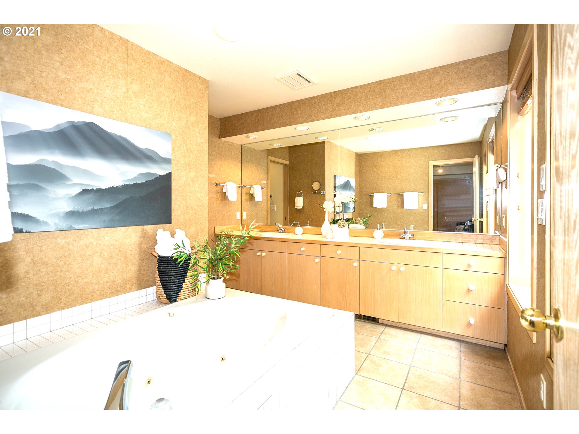 3804 Southwest Condor Lane Portland, OR 97239 - Photo 21 of 29 Gallery Image 21