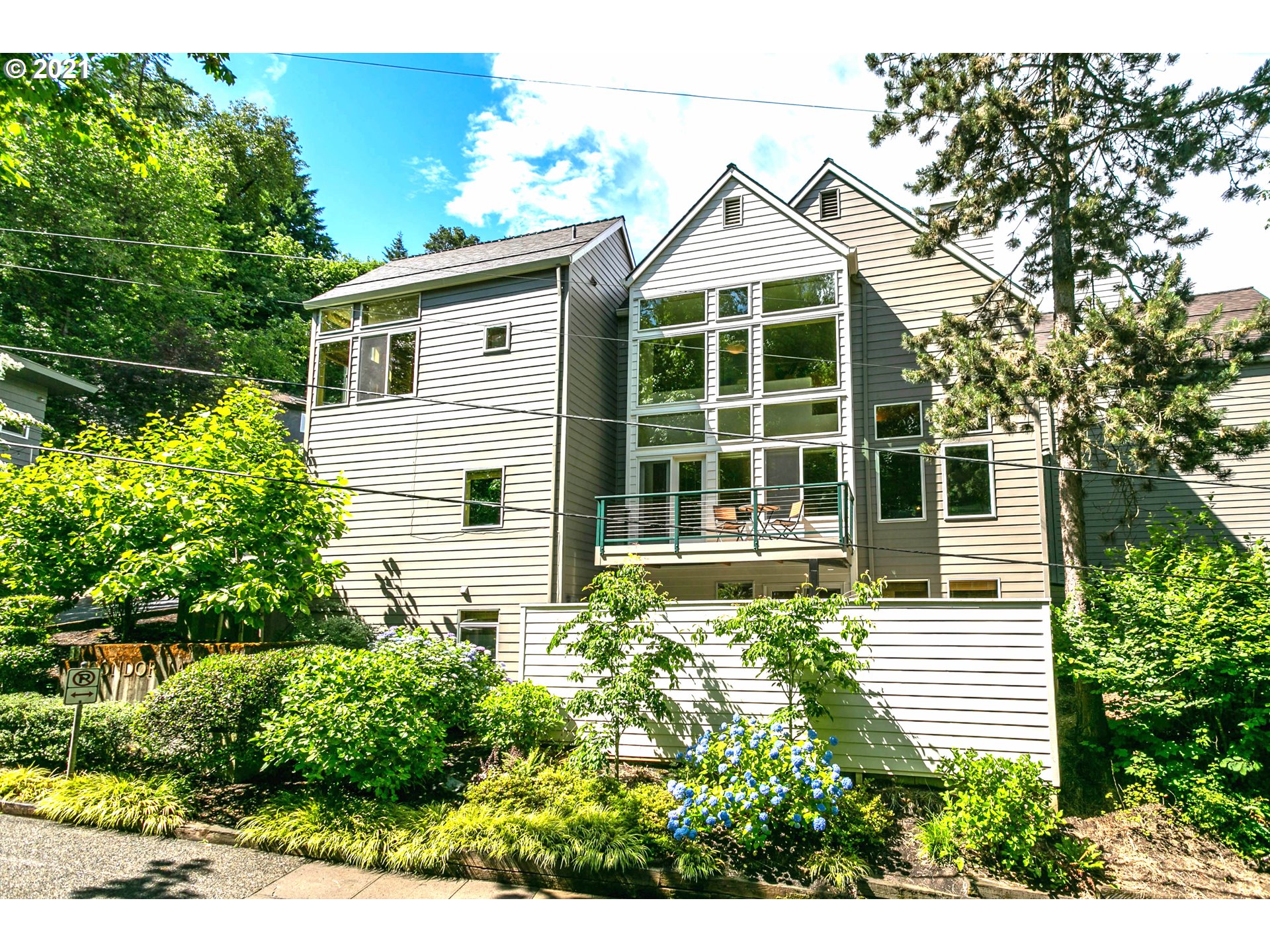3804 Southwest Condor Lane Portland, OR 97239 - Photo 5 of 29 Gallery Image 5
