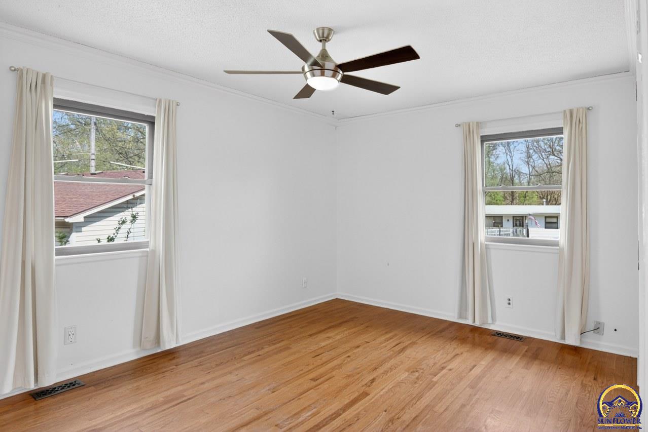 3125 Southwest Lane Street Topeka, KS 66611 - Photo 13 of 36