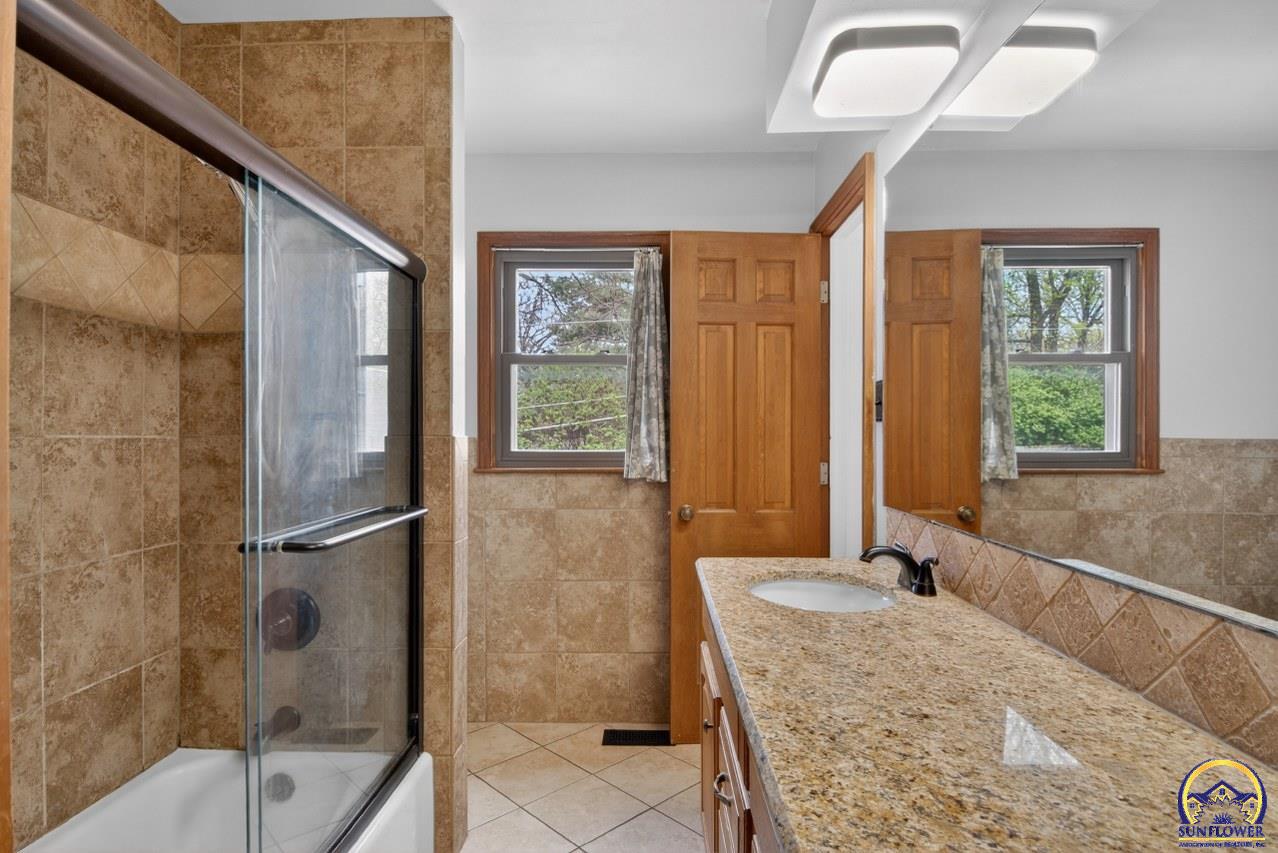 3125 Southwest Lane Street Topeka, KS 66611 - Photo 16 of 36