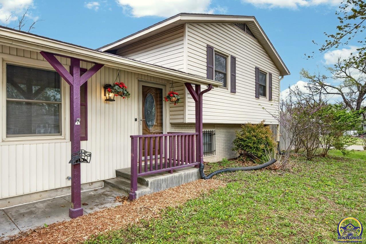 3125 Southwest Lane Street Topeka, KS 66611 - Photo 2 of 36