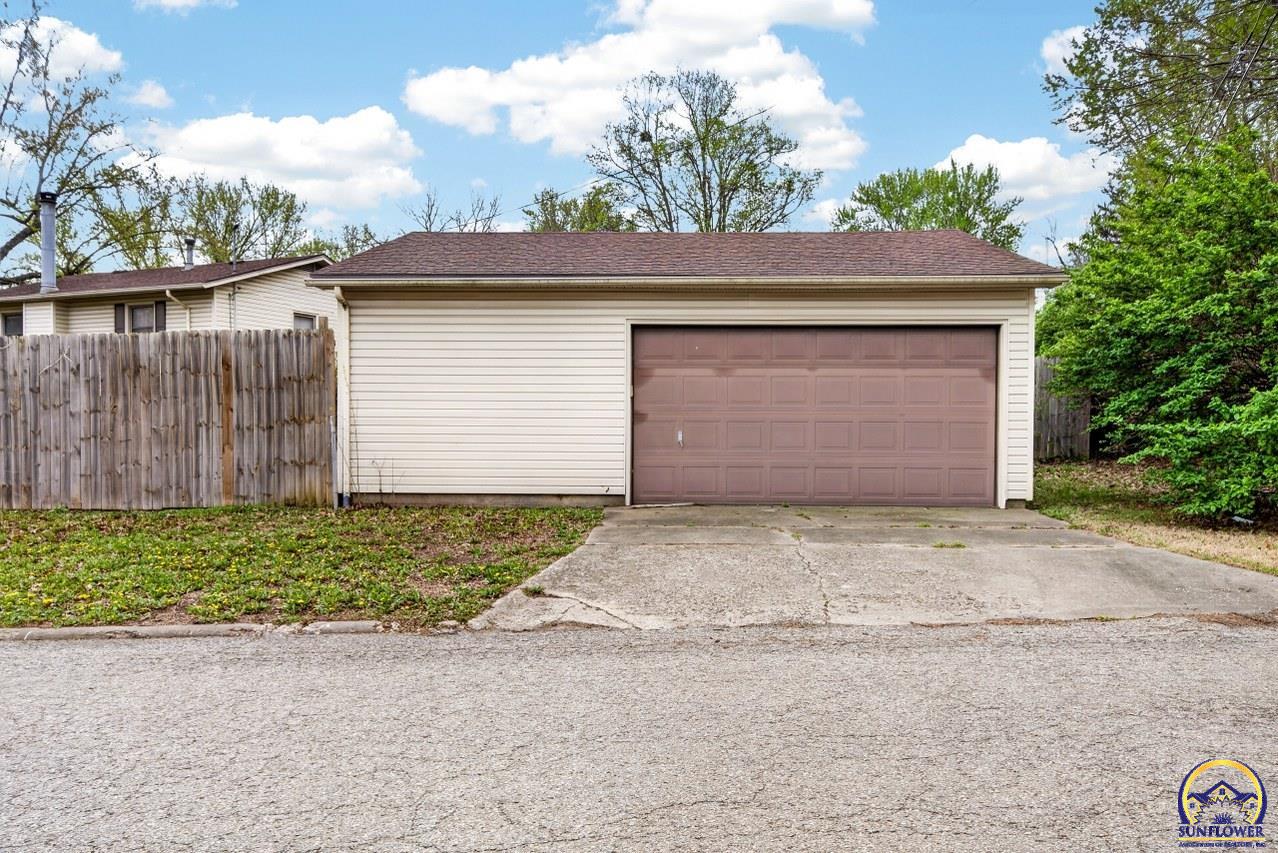 3125 Southwest Lane Street Topeka, KS 66611 - Photo 28 of 36
