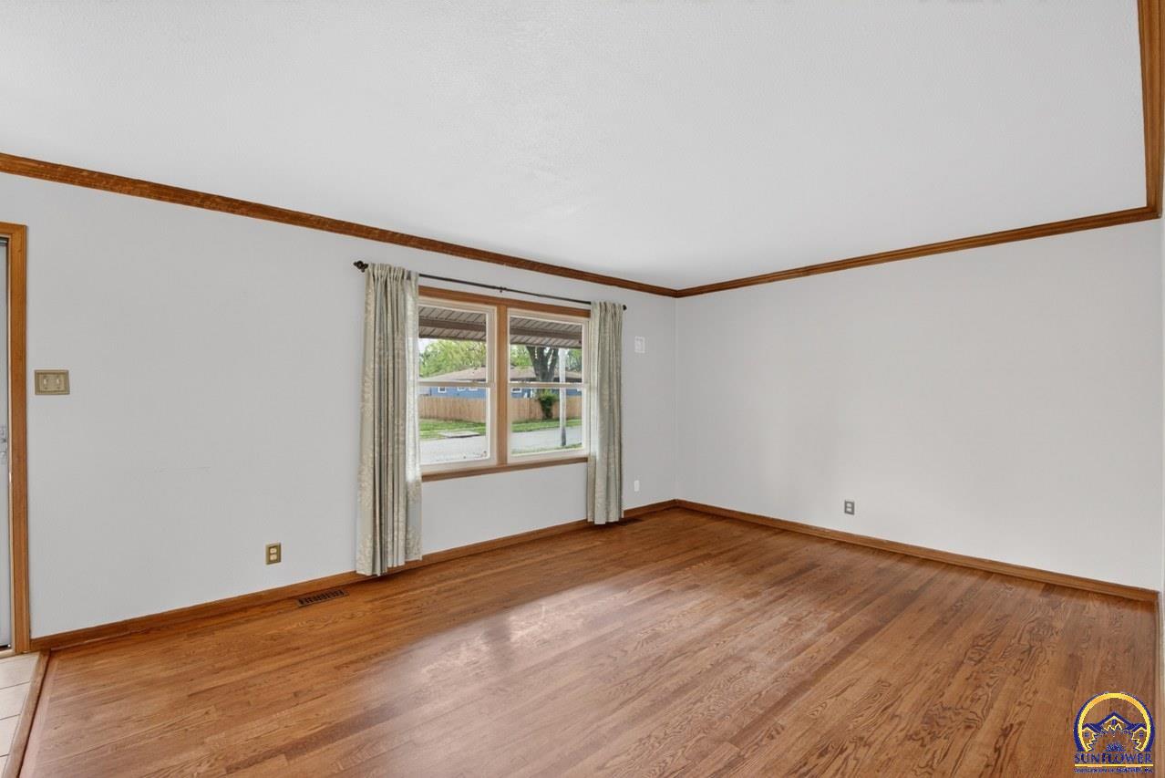 3125 Southwest Lane Street Topeka, KS 66611 - Photo 5 of 36