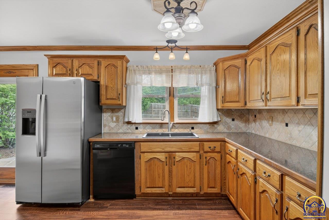 3125 Southwest Lane Street Topeka, KS 66611 - Photo 7 of 36