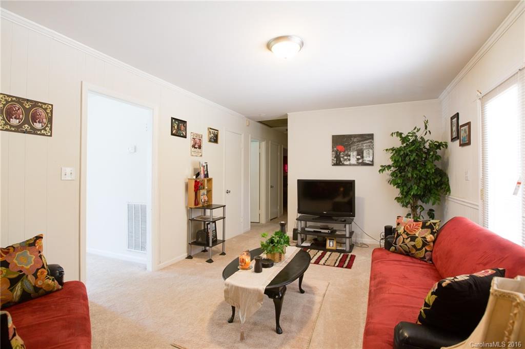 4533 Thornwood Road Charlotte, NC 28213 - Photo 3 of 9