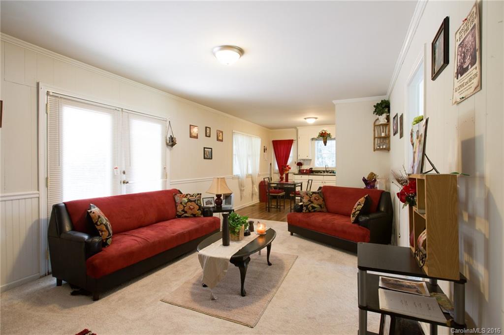 4533 Thornwood Road Charlotte, NC 28213 - Photo 4 of 9