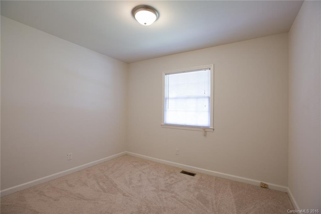 4533 Thornwood Road Charlotte, NC 28213 - Photo 6 of 9