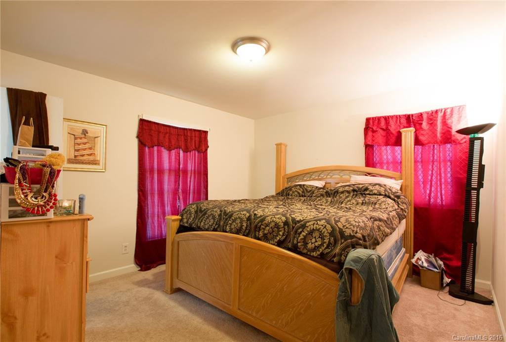 4533 Thornwood Road Charlotte, NC 28213 - Photo 7 of 9