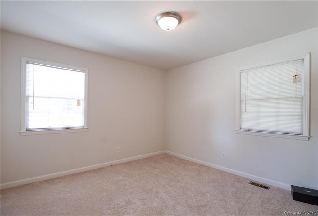 4533 Thornwood Road Charlotte, NC 28213 - Photo 8 of 9