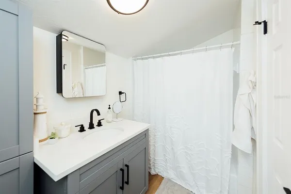 a view of a livingroom with furniture