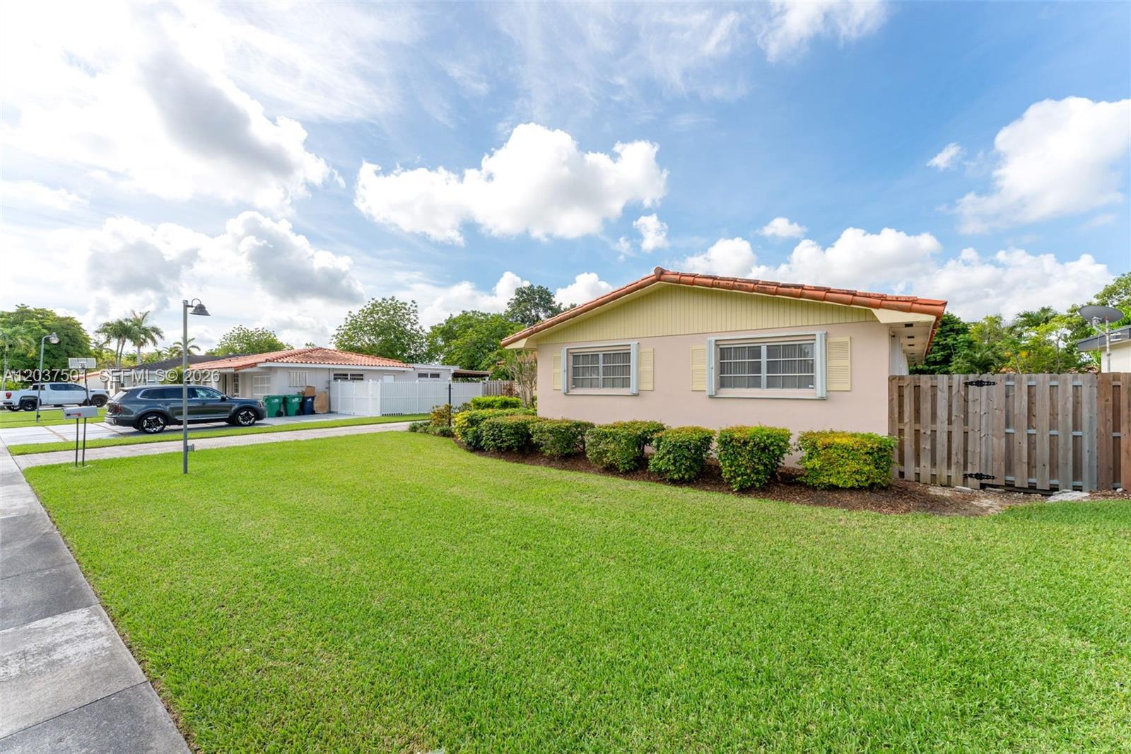 10842 Southwest 33rd Street Miami, FL 33165 - Photo 4 of 44