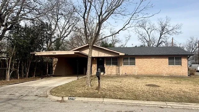 $1,800 | 800 Otis Street, Taylor, TX 76574