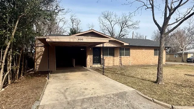 $1,800 | 800 Otis Street, Taylor, TX 76574