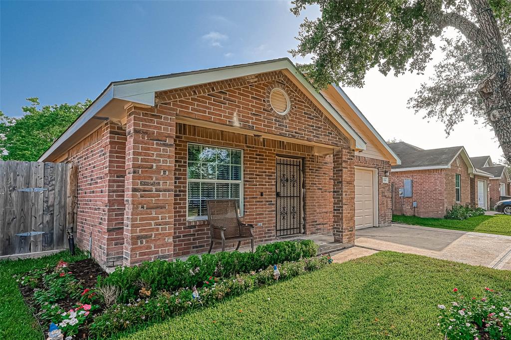 3354 Boynton Drive, Houston, TX 77045 Compass