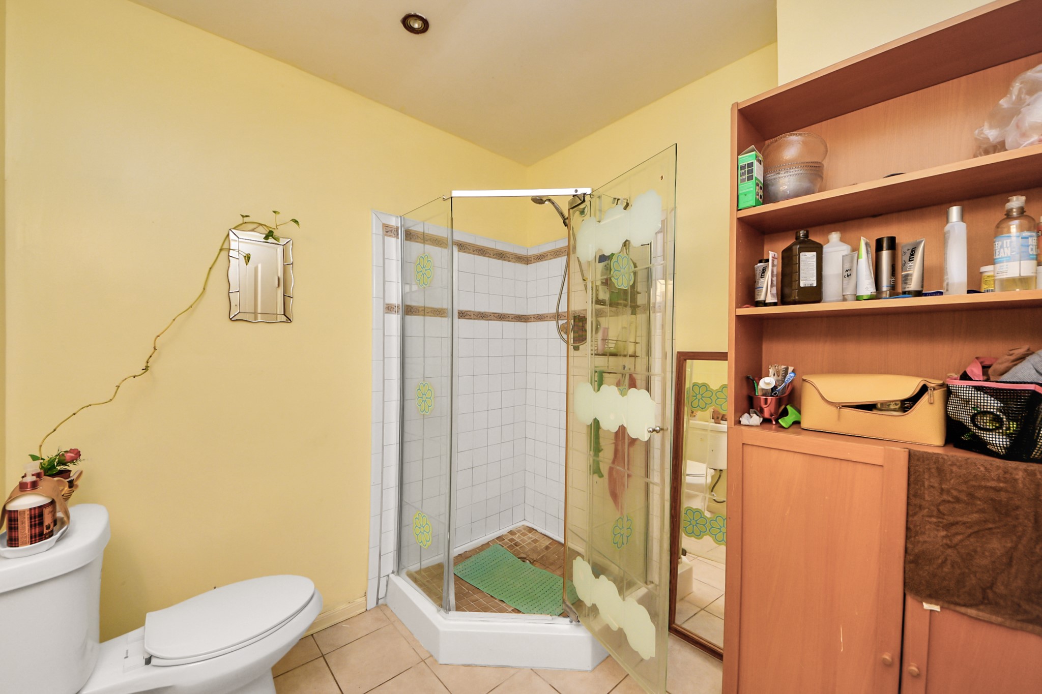 9701 Foredale Street Houston, TX 77075 - Photo 18 of 32 a bathroom with a toilet and a shower