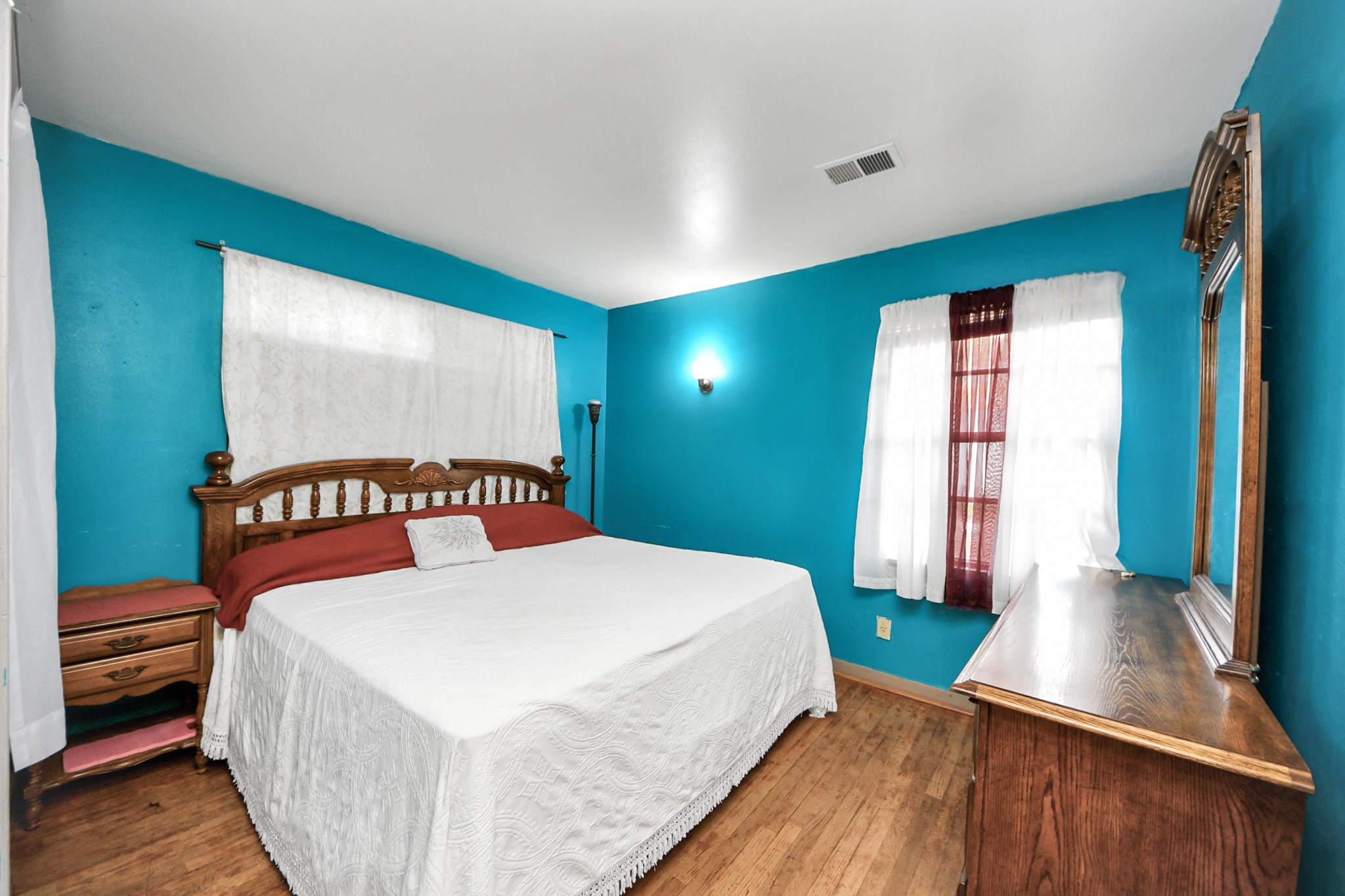 9701 Foredale Street Houston, TX 77075 - Photo 23 of 32 a bedroom with a bed and a window