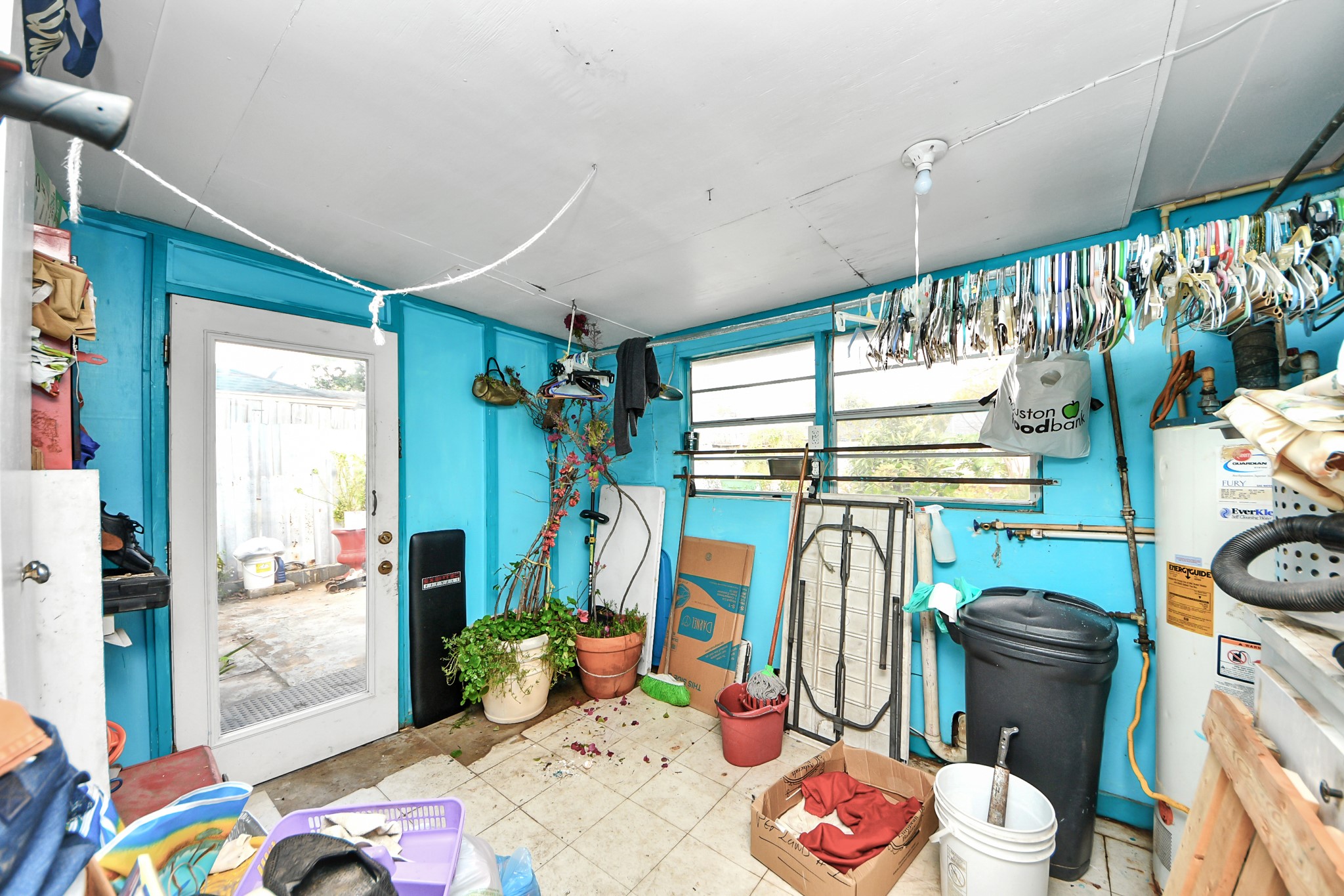 9701 Foredale Street Houston, TX 77075 - Photo 27 of 32 a very nice looking room with a large window