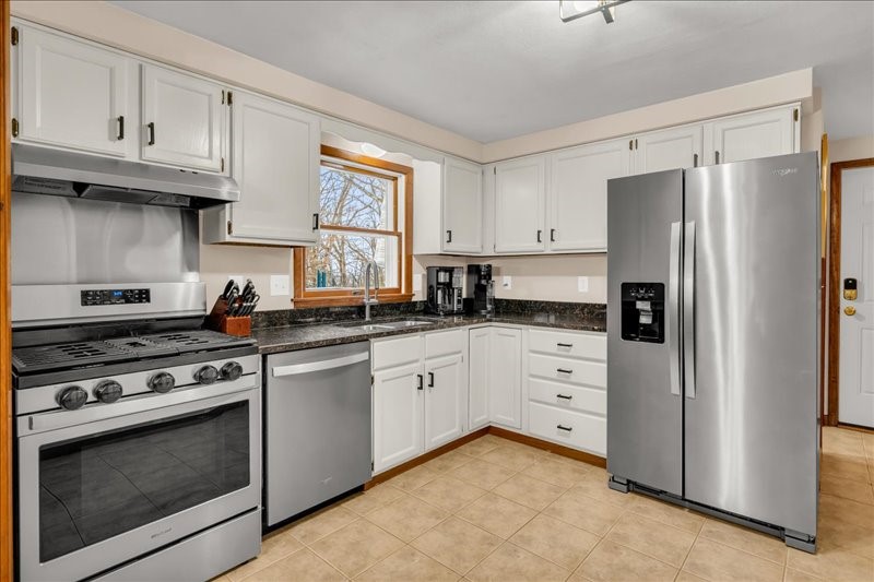 1066 Elton Drive Endicott, NY 13760 - Photo 8 of 50