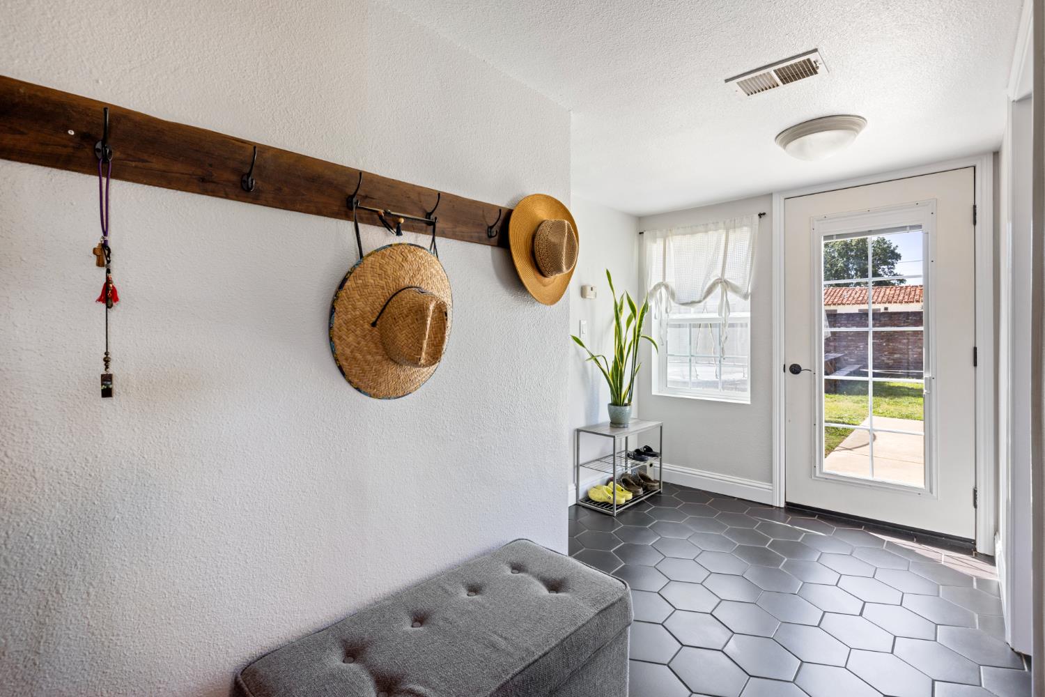 543 J Street Lincoln, CA 95648 - Photo 7 of 18