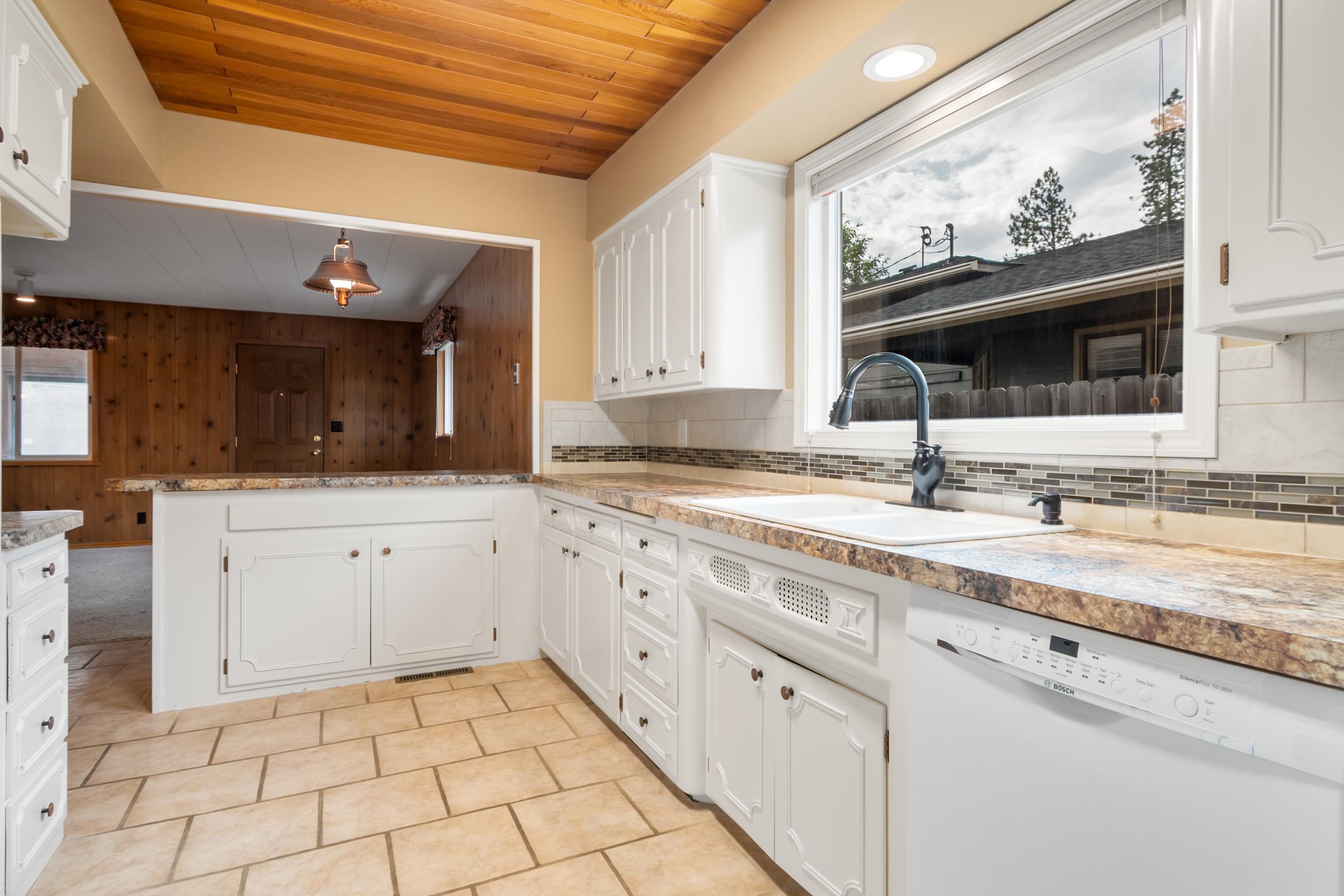 4112 South Hogan Street Spokane, WA 99203 - Photo 11 of 46