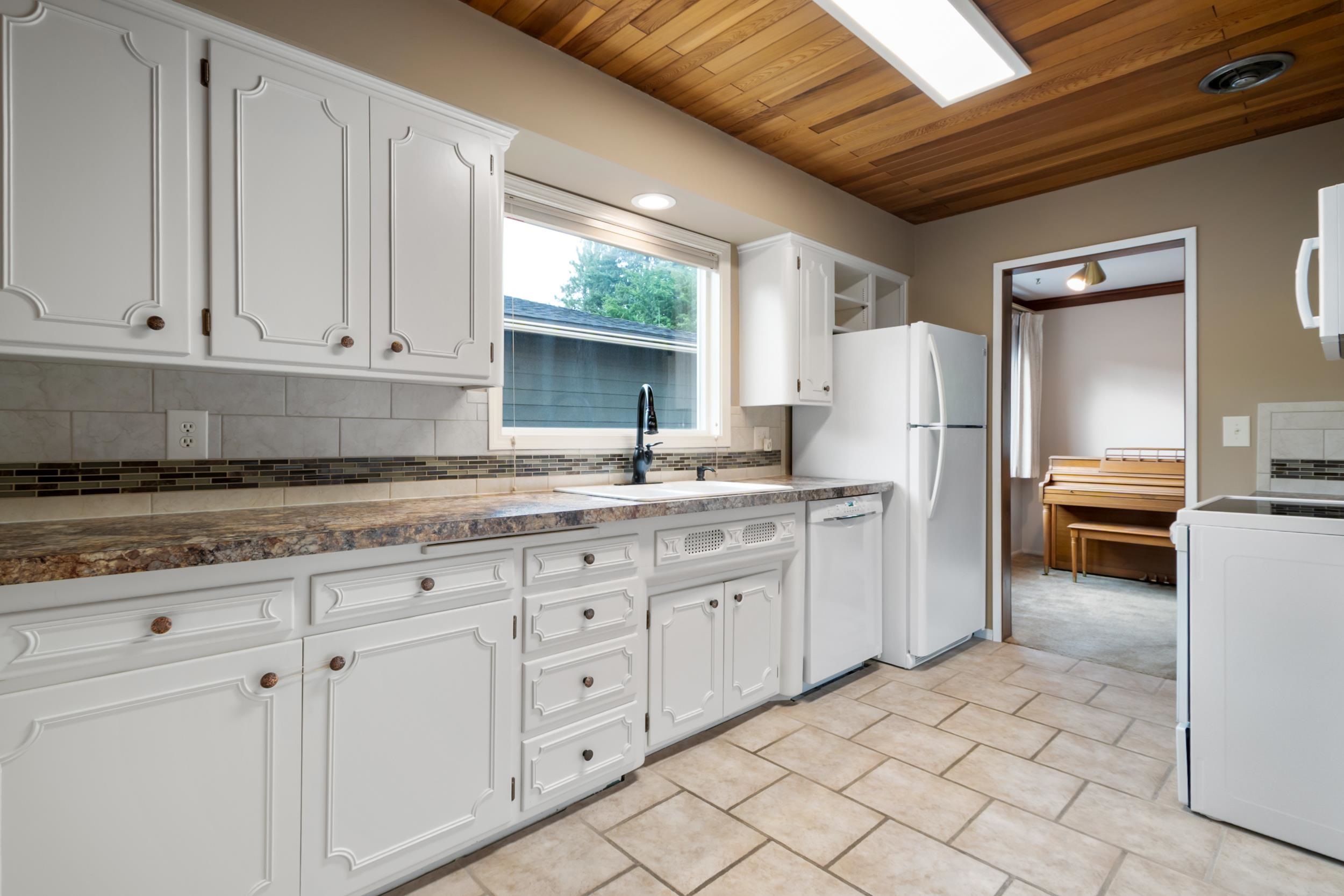 4112 South Hogan Street Spokane, WA 99203 - Photo 8 of 46