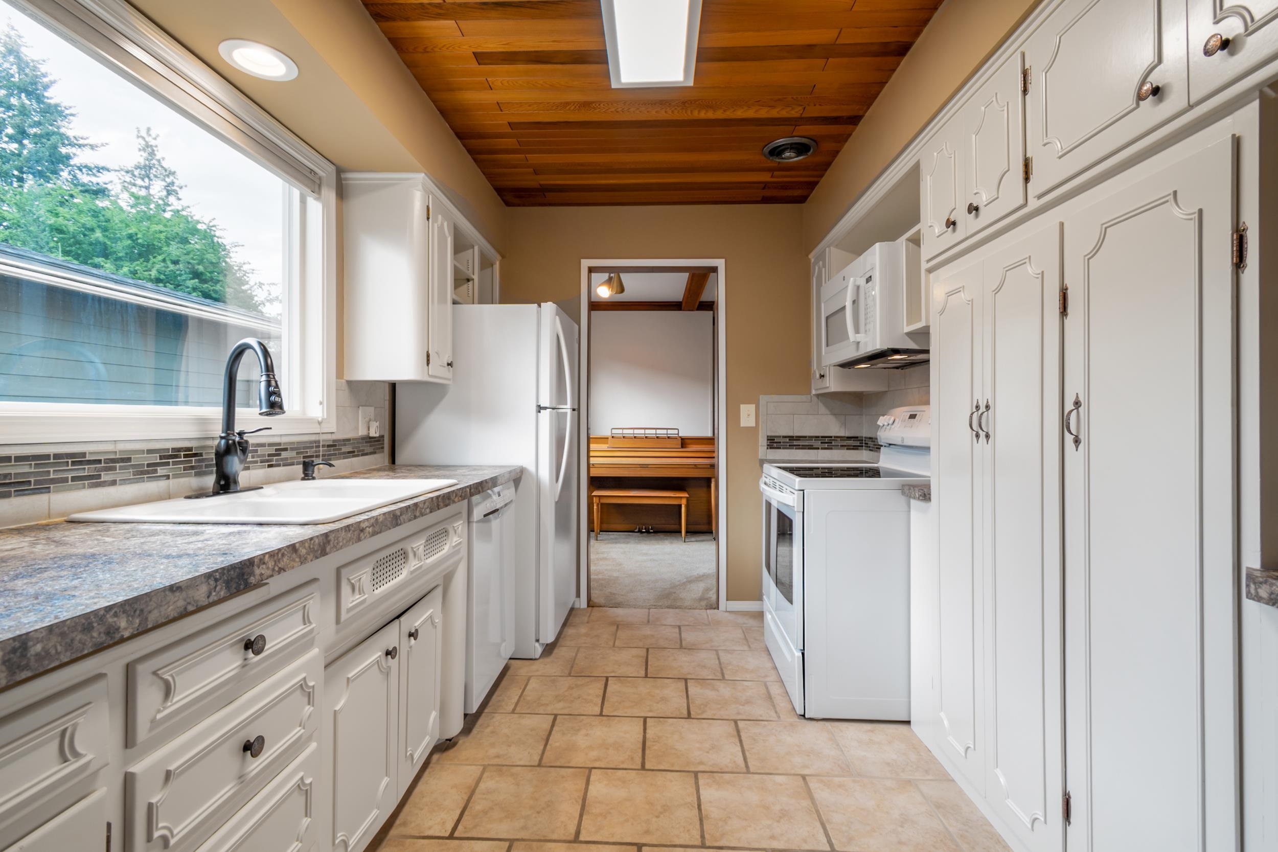 4112 South Hogan Street Spokane, WA 99203 - Photo 9 of 46