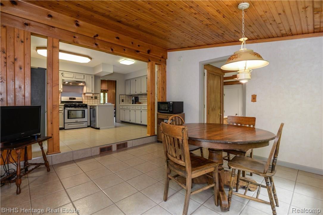 1264 North Kellogg Road Howell, MI 48843 - Photo 18 of 57 Ceramic Tile Floors