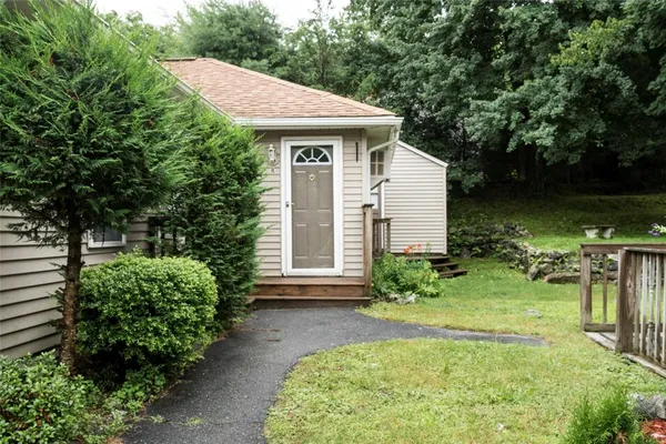 $1,400 | 2840 Hartford Avenue, Unit B, Johnston, RI 02919