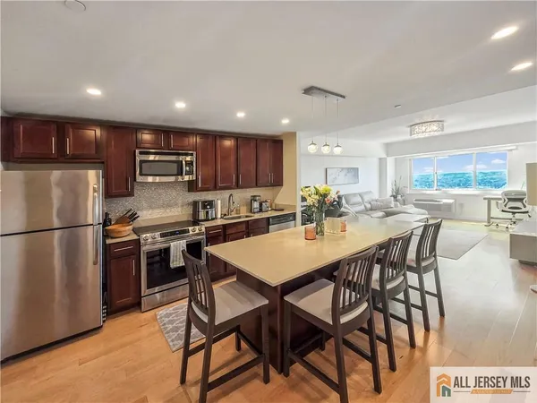 $2,800 | 110 Somerset Street, Unit 2209, New Brunswick, NJ 08901