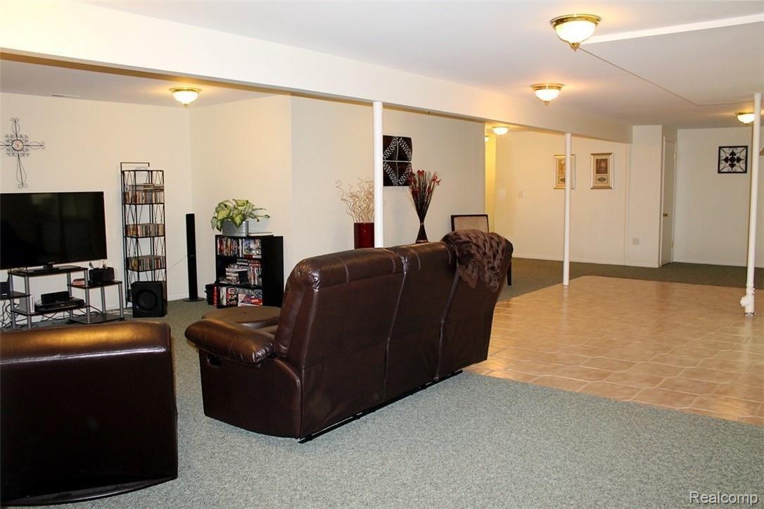 30740 Ridgeway Drive Farmington, MI 48334 - Photo 49 of 58 IMG_1812.JPG