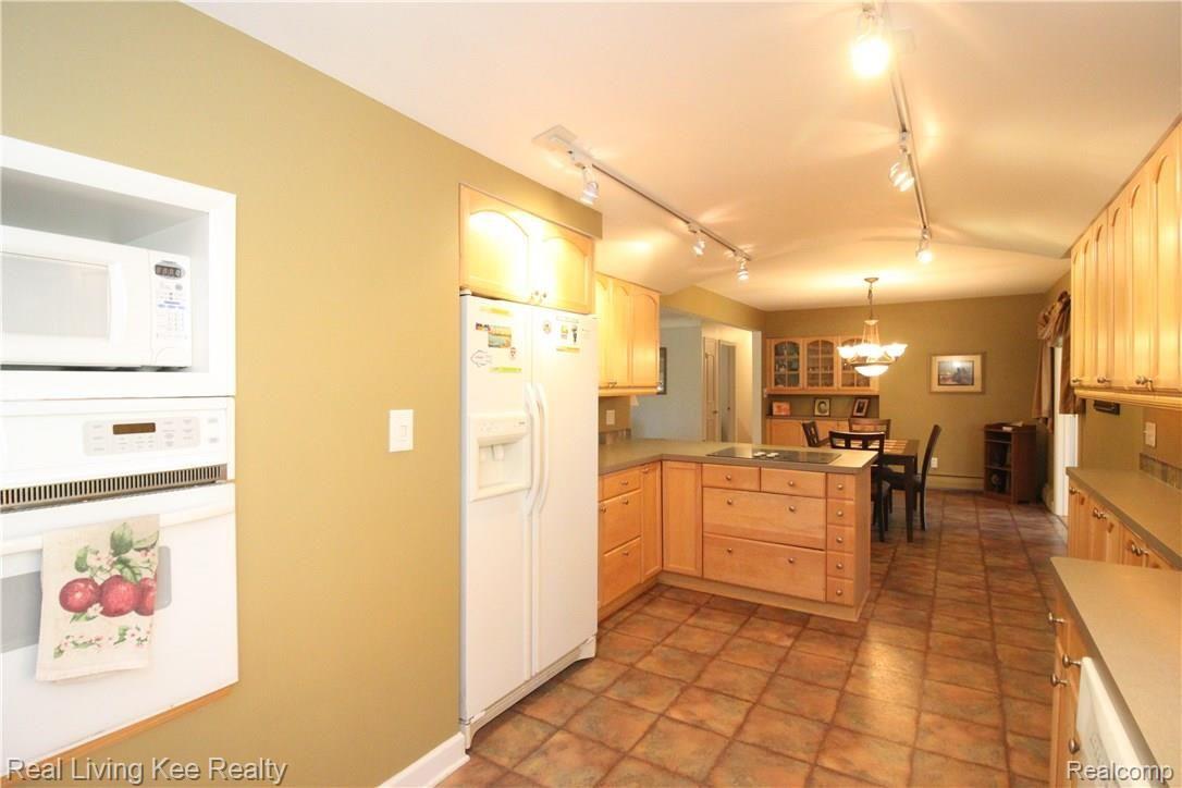 1535 East Hamlin Road Rochester, MI 48307 - Photo 12 of 27 HBKFLZ_still_ki3.jpg