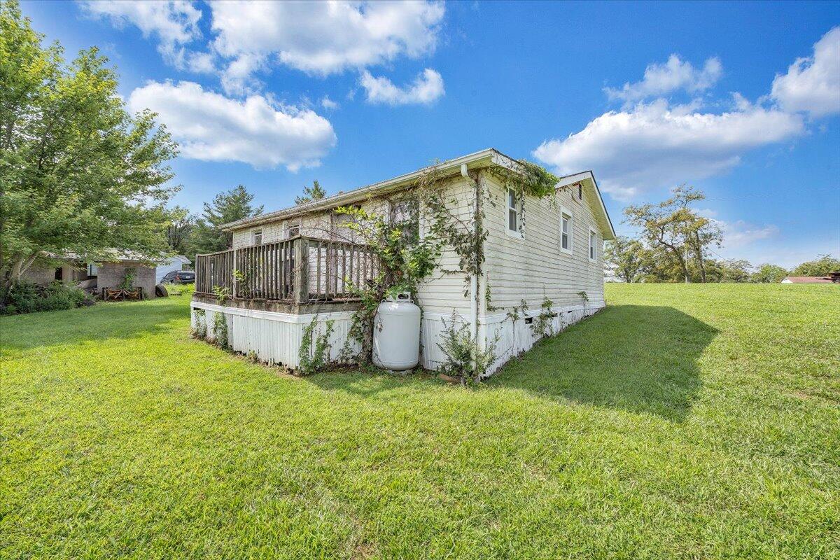 1726 Hendricks Store Road Moneta, VA 24121 - Photo 19 of 35 a view of a garden with a yard