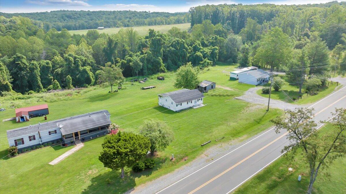 1726 Hendricks Store Road Moneta, VA 24121 - Photo 23 of 35 a garden view with a sitting space