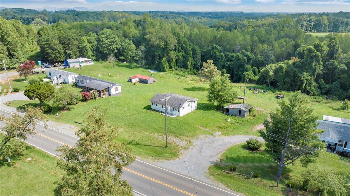 1726 Hendricks Store Road Moneta, VA 24121 - Photo 24 of 35 a green field with lots of flower plants