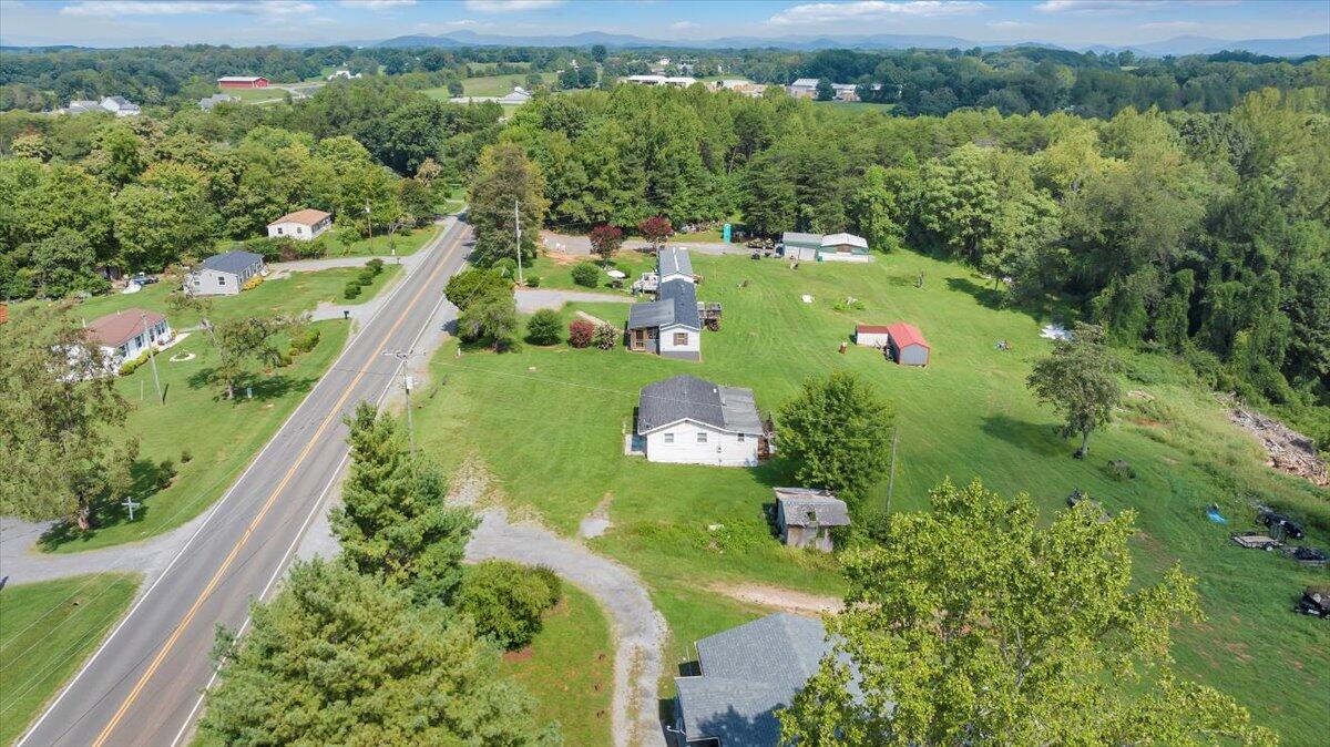1726 Hendricks Store Road Moneta, VA 24121 - Photo 25 of 35