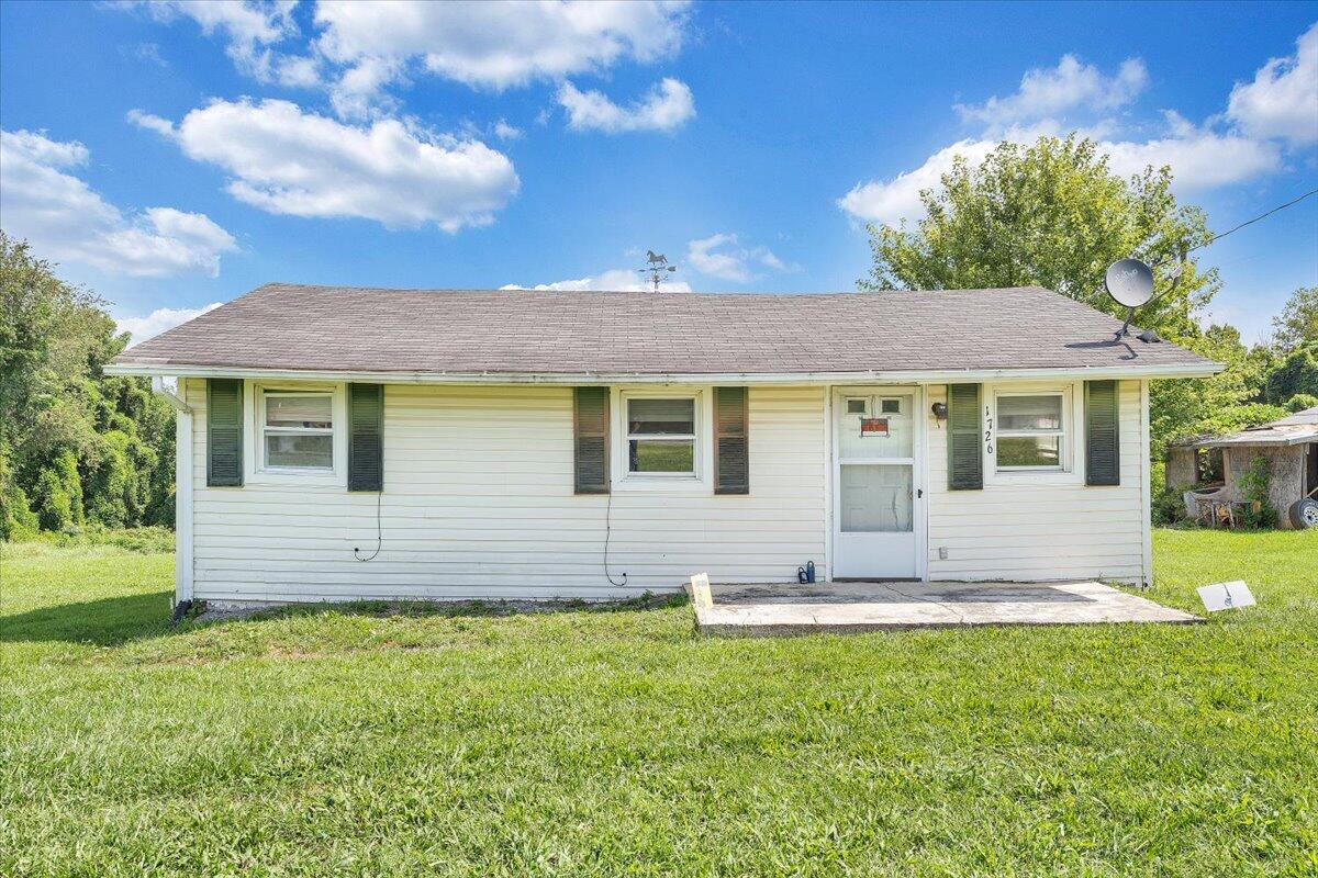 1726 Hendricks Store Road Moneta, VA 24121 - Photo 4 of 35 a front view of a house with a yard
